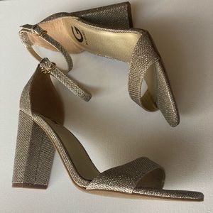 G by guess beautiful high heel shoes